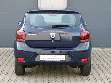 Car image 26