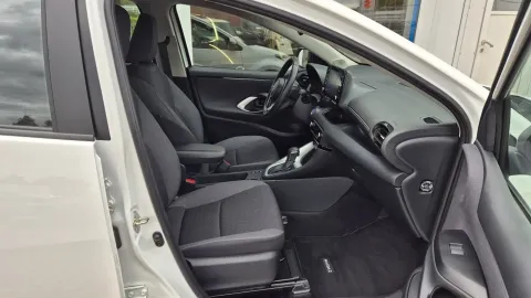 Car image 5