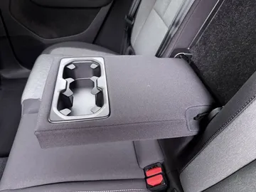 Car image 40