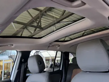 Car image 29