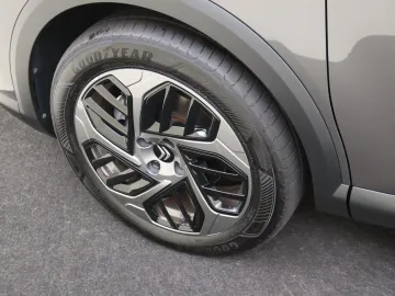 Car image 34