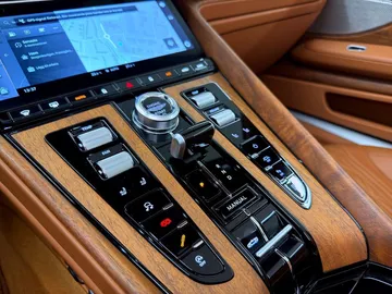 Car image 27