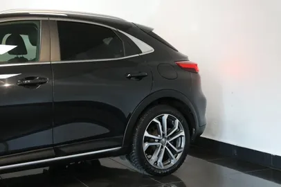 Car image 25