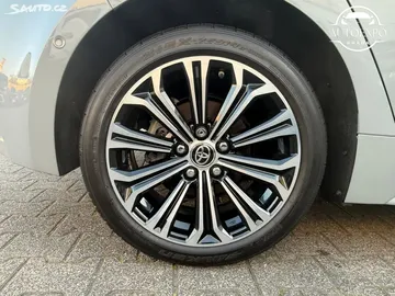 Car image 18