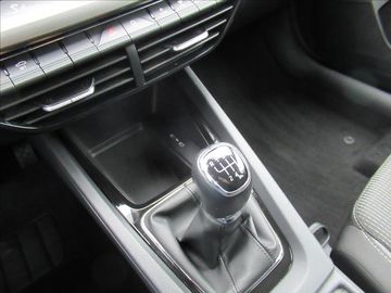 Car image 19