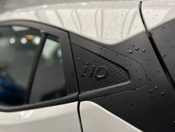 Car image 25