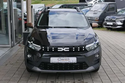 Car image 18