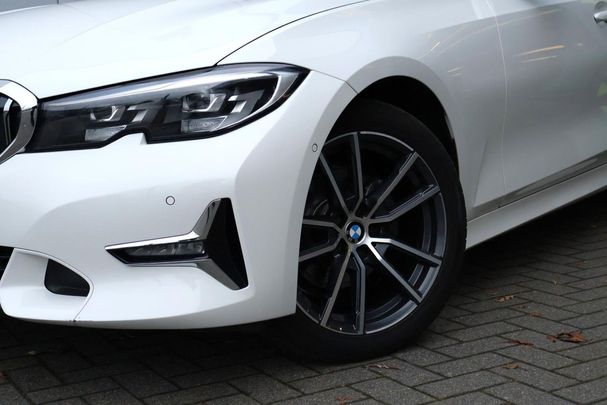 BMW 320i 135 kW image number 5