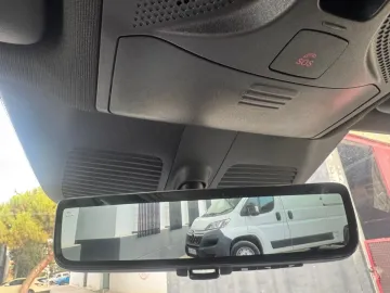 Car image 48