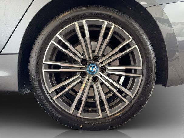 BMW 320 Touring e M Sport xDrive 150 kW image number 10