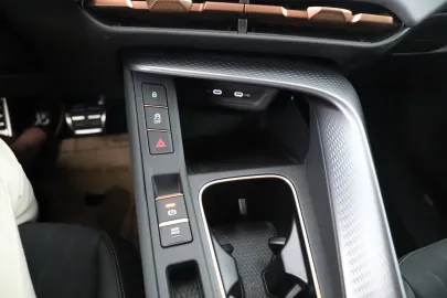 Car image 27