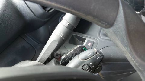 Car image 32