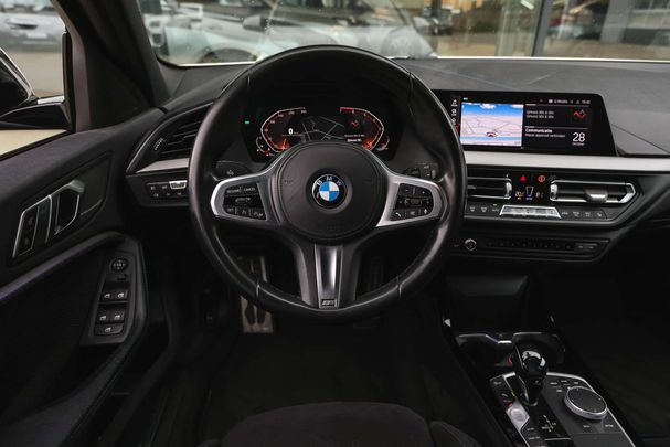 BMW 118i M Sport 104 kW image number 3