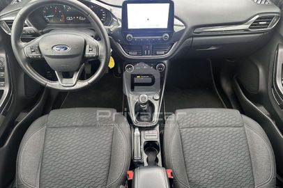 Car image 10