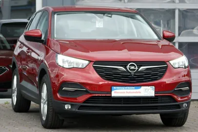 Car image 3