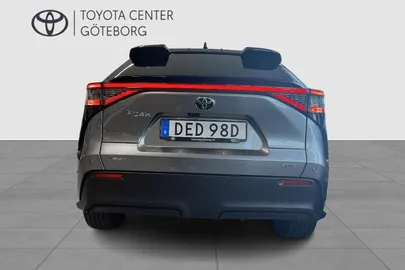 Car image 3