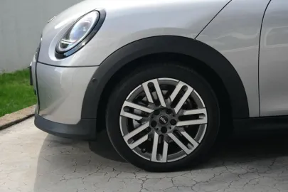 Car image 27