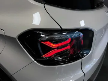 Car image 30