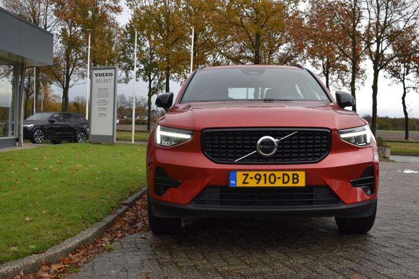 Volvo XC40 Plus Dark B4 155 kW image number 3