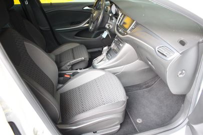 Car image 15