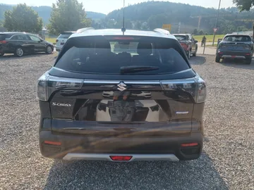 Car image 25