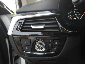 Car image 36