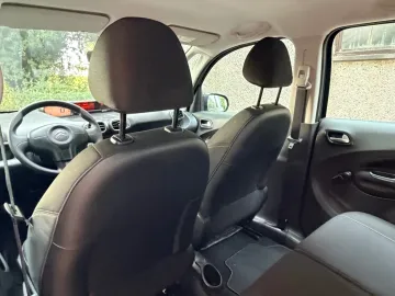 Car image 17