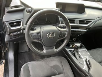 Car image 10