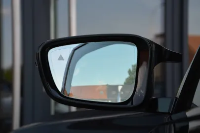 Car image 33