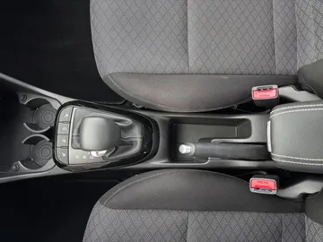 Car image 24