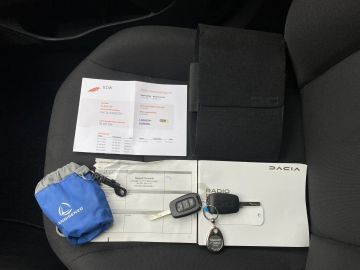 Car image 38