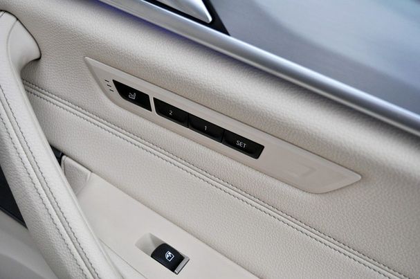 BMW 520d Luxury Line xDrive 140 kW image number 30