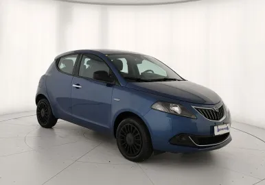 Car image 2