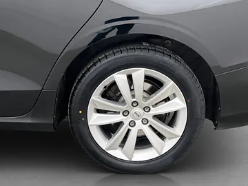 Car image 32