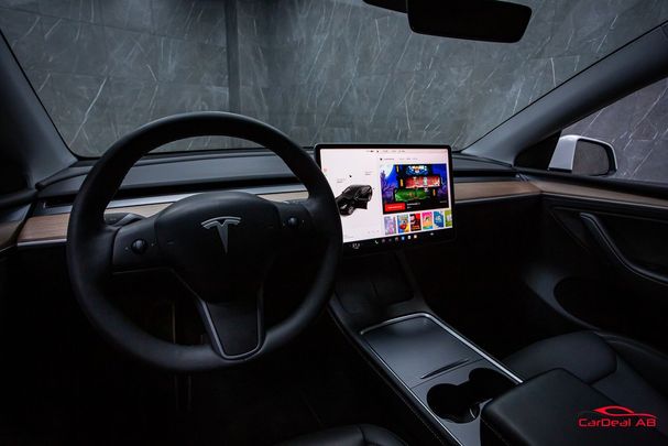 Tesla Model Y Standard Range 221 kW image number 13