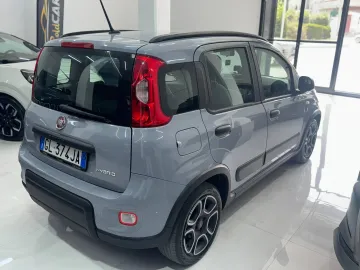 Car image 4