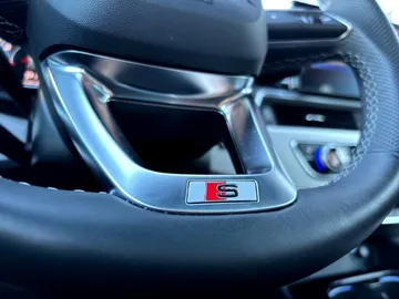 Car image 26