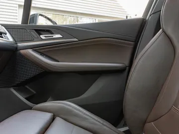 Car image 47