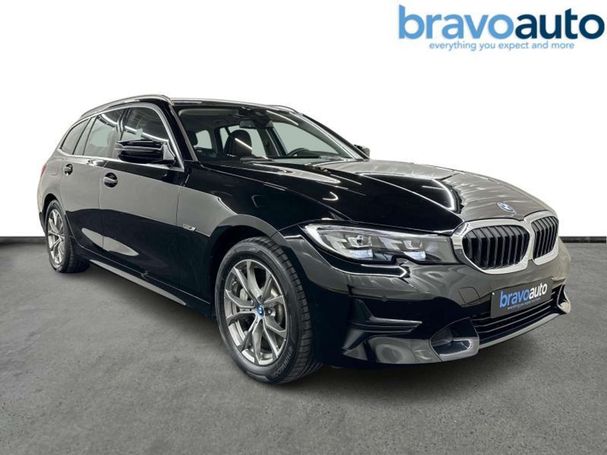 BMW 330e Touring Sport Line 215 kW image number 17