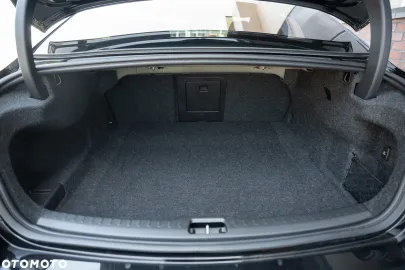 Car image 40