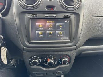 Car image 19