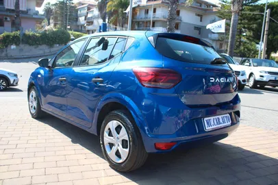 Car image 5
