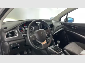 Car image 43