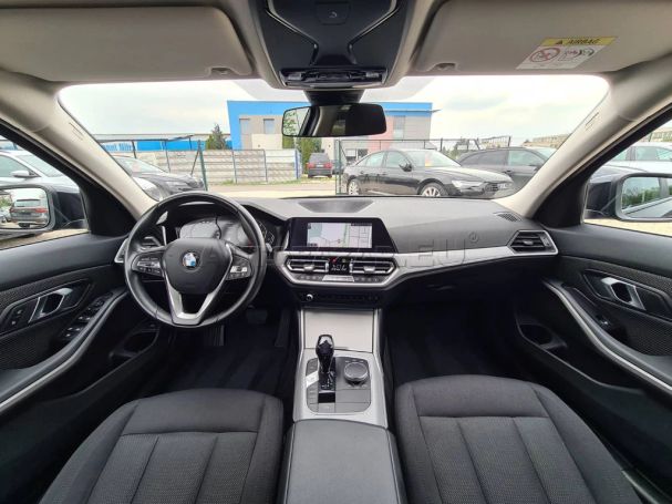 BMW 320d Touring xDrive 140 kW image number 17