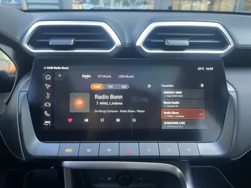 Car image 27