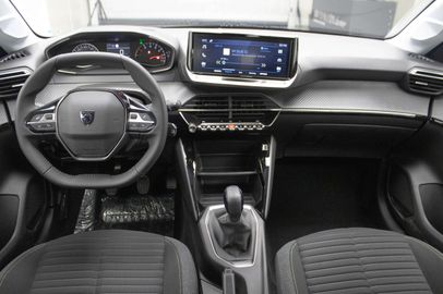 Car image 10