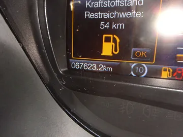 Car image 32