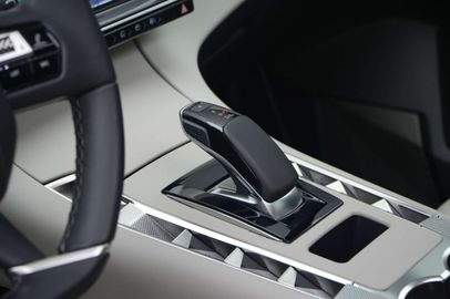 Car image 30