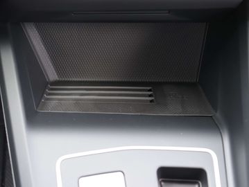 Car image 33