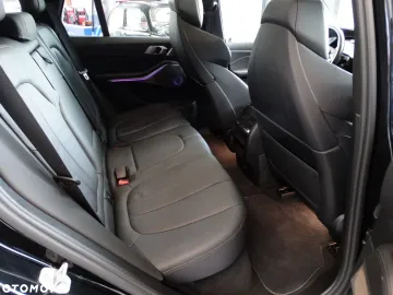 Car image 40